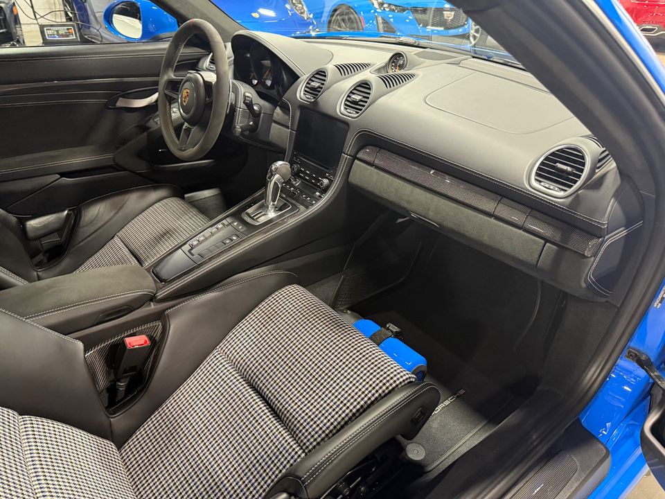 2022 PORSCHE 718 CAYMAN