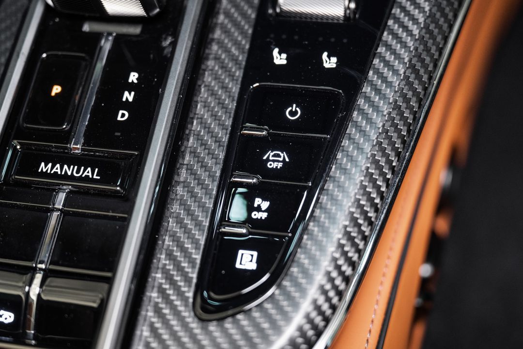 2026 ASTON MARTIN Vantage