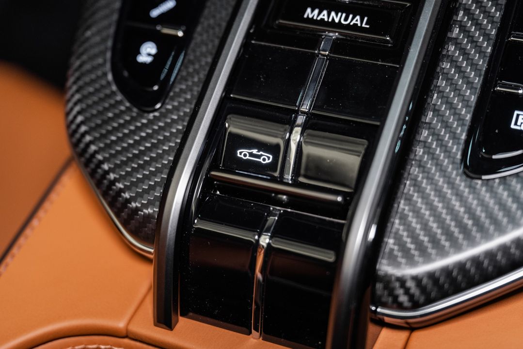 2026 ASTON MARTIN Vantage