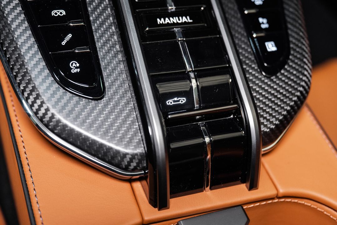 2026 ASTON MARTIN Vantage