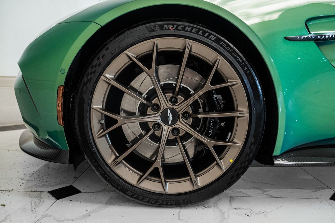 2026 ASTON MARTIN Vantage