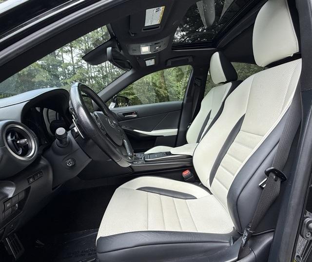 2022 Lexus IS