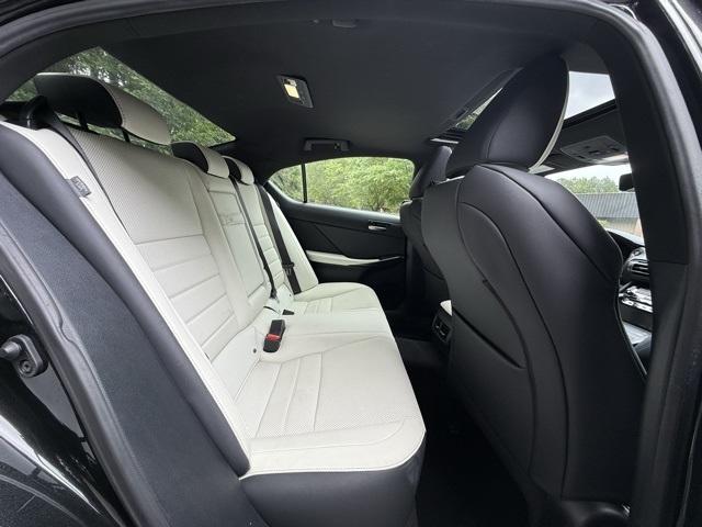 2022 Lexus IS