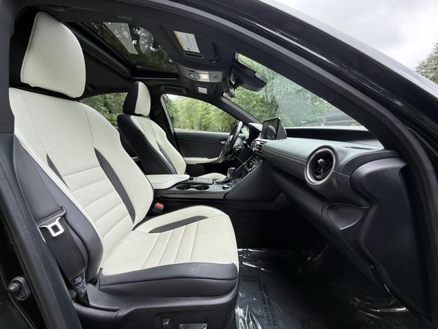 2022 Lexus IS