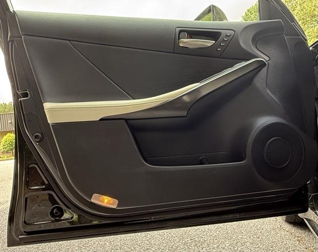 2022 Lexus IS