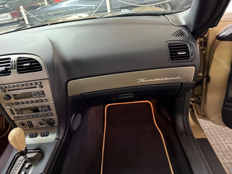 2005 Ford Thunderbird