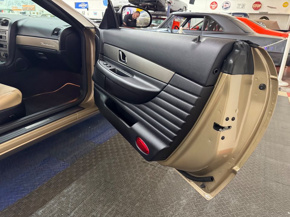 2005 Ford Thunderbird