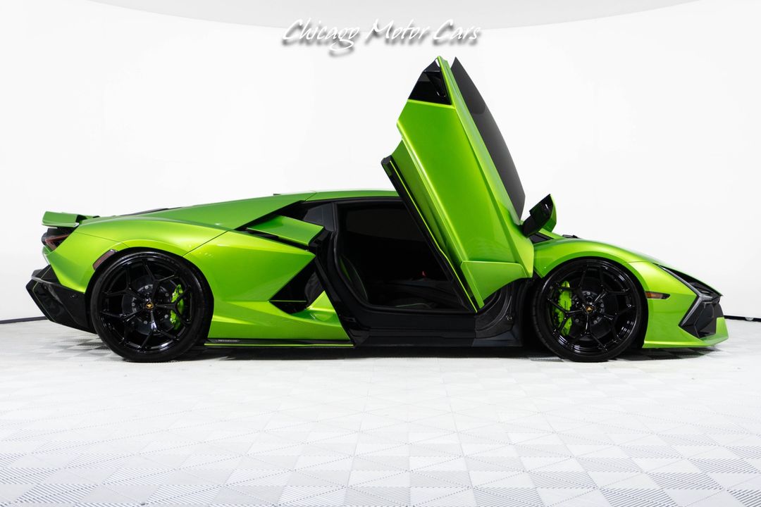 2024 Lamborghini Revuelto