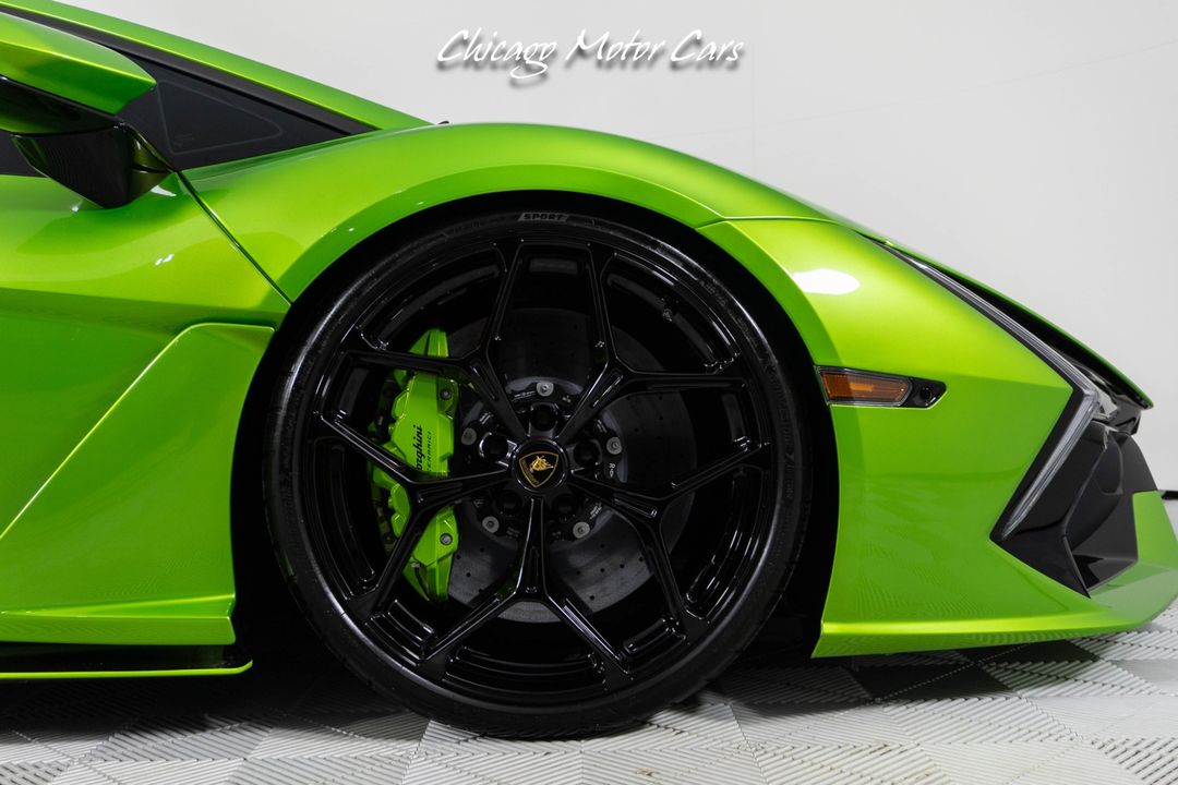 2024 Lamborghini Revuelto