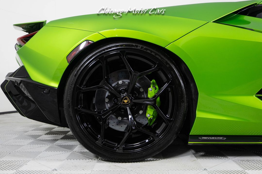 2024 Lamborghini Revuelto
