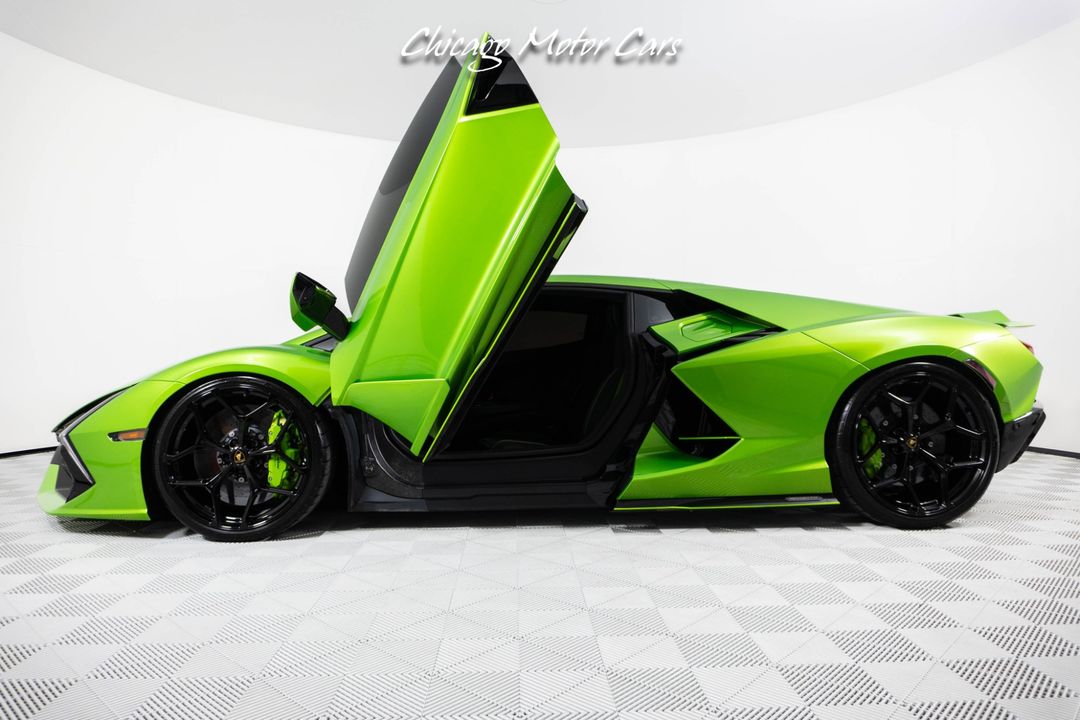 2024 Lamborghini Revuelto