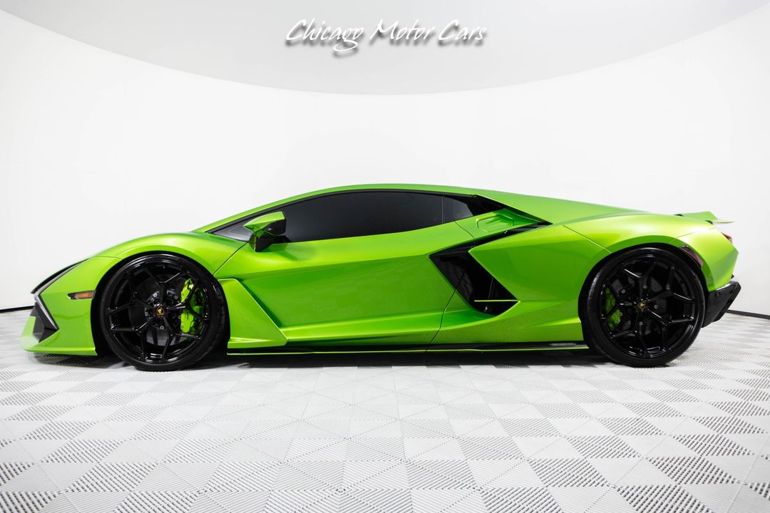 2024 Lamborghini Revuelto