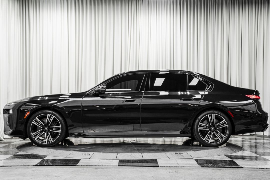 2023 BMW M760i
