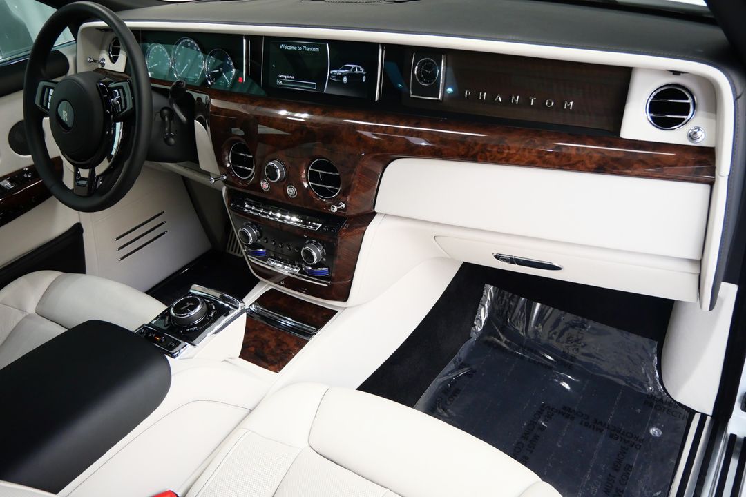 2023 Rolls-Royce Phantom