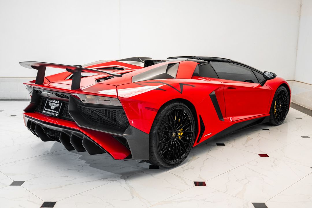 2016 Lamborghini Aventador