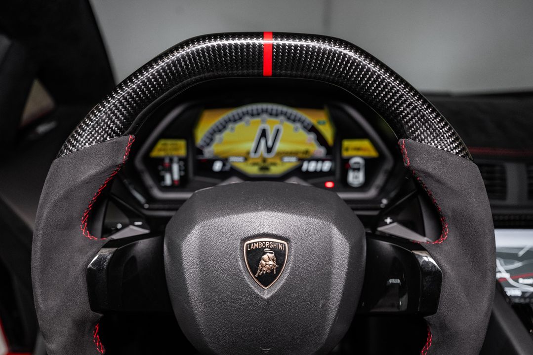 2016 Lamborghini Aventador