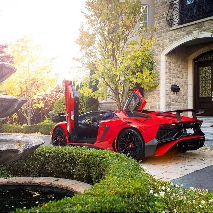2016 Lamborghini Aventador