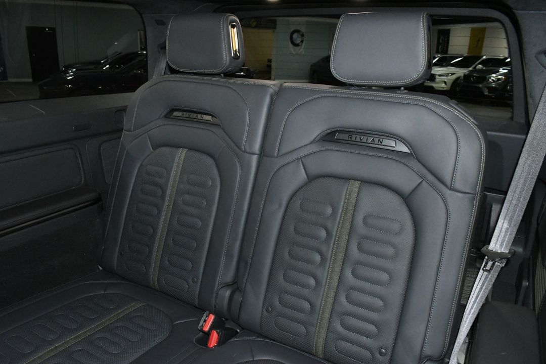 2022 Rivian R1S