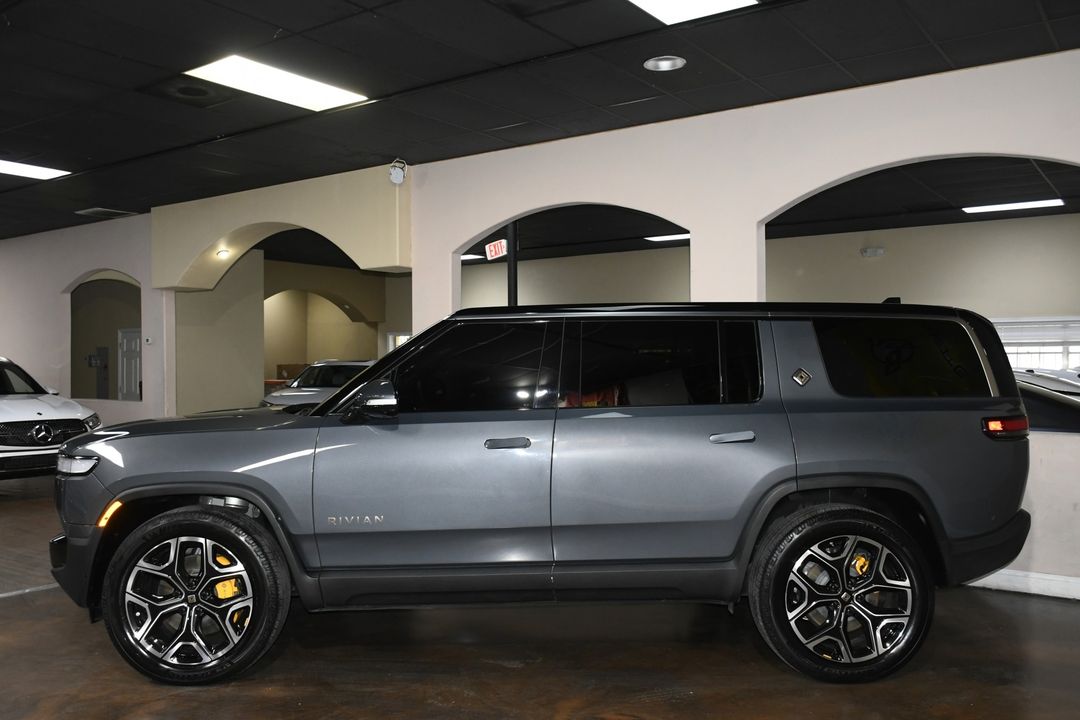 2022 Rivian R1S