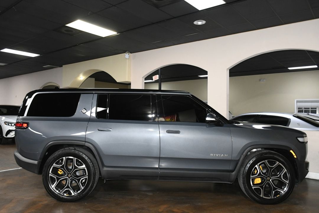 2022 Rivian R1S