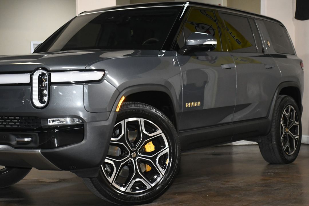 2022 Rivian R1S