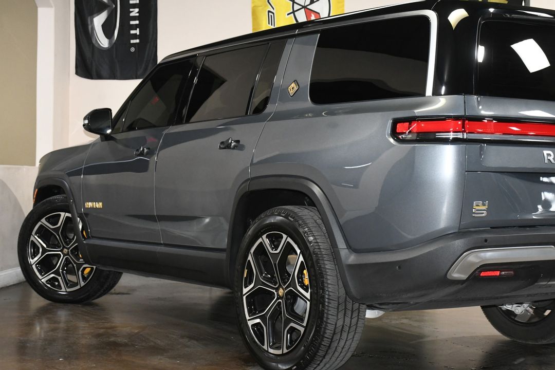 2022 Rivian R1S
