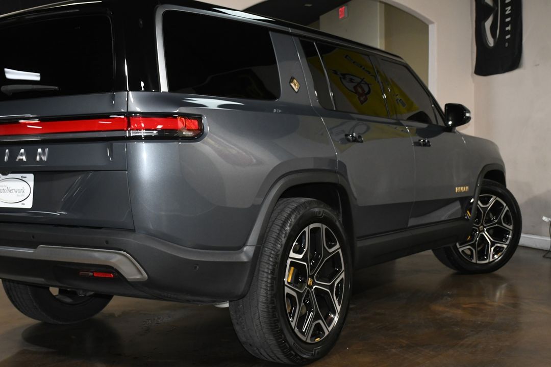 2022 Rivian R1S