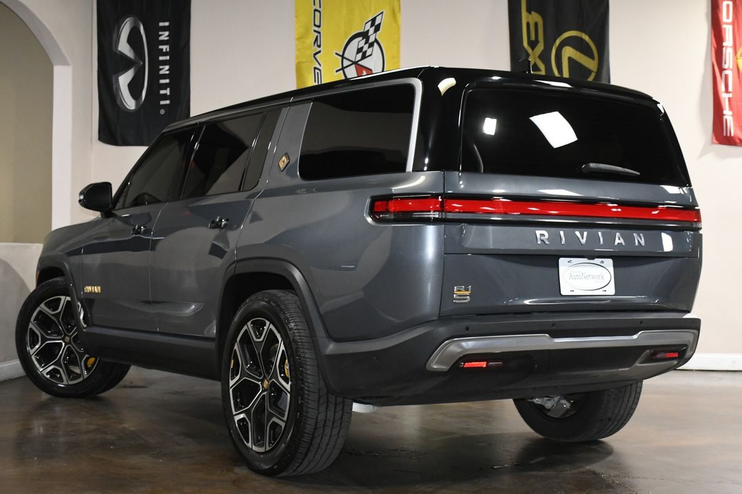 2022 Rivian R1S