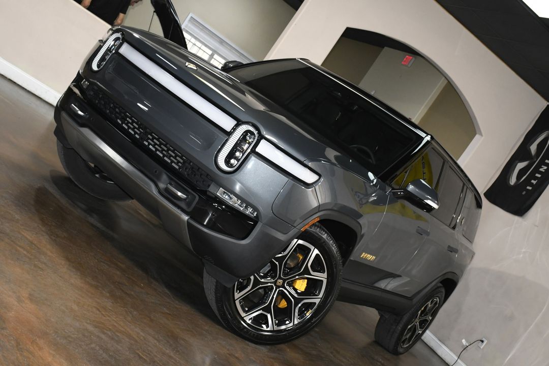 2022 Rivian R1S