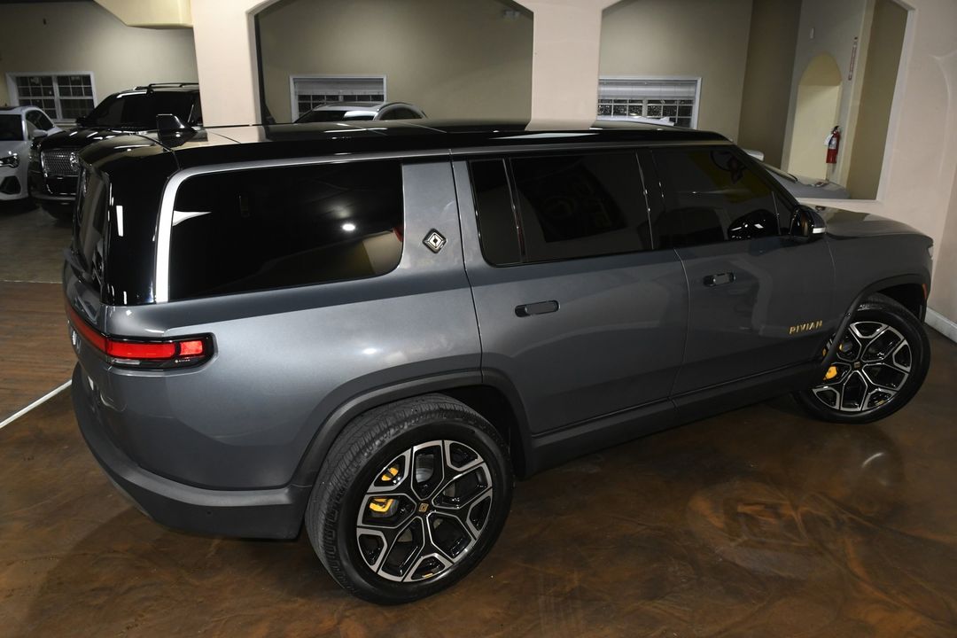 2022 Rivian R1S