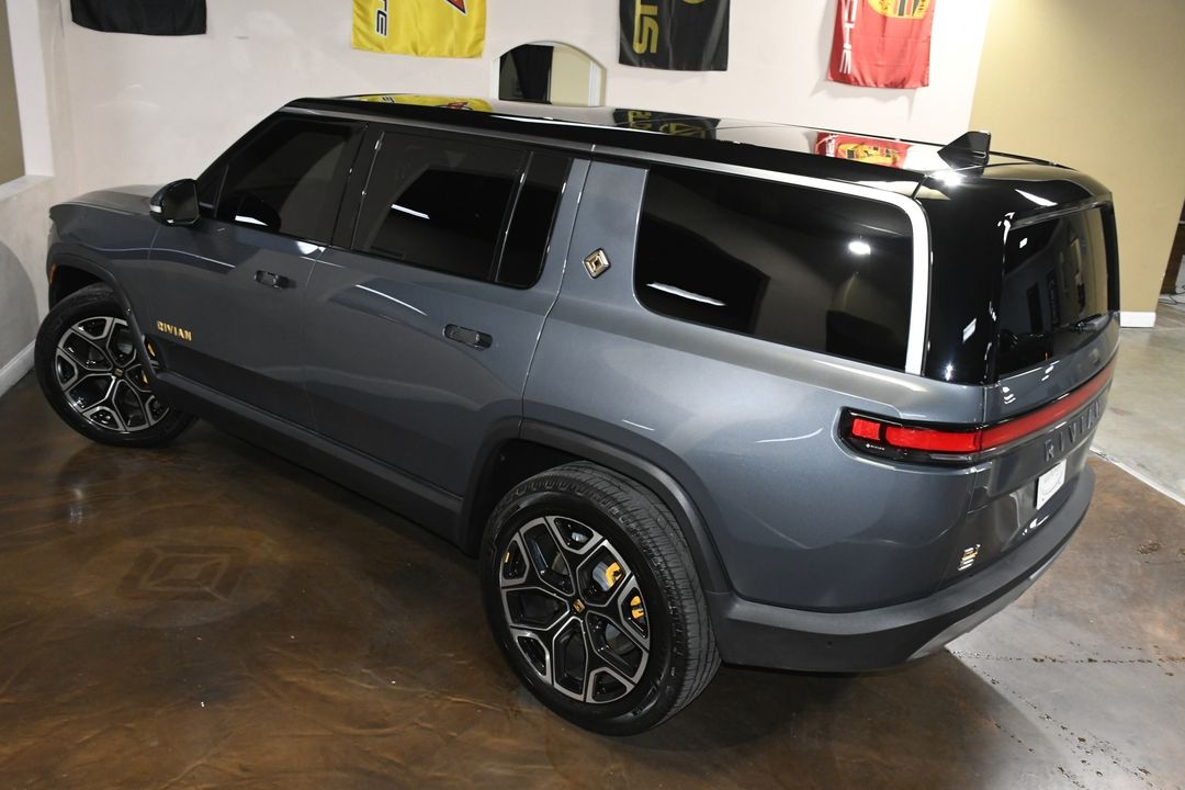 2022 Rivian R1S