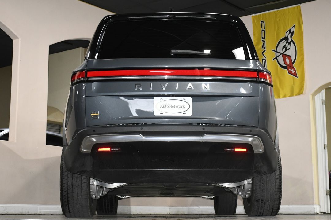 2022 Rivian R1S