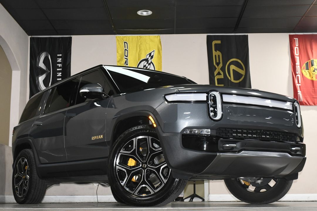 2022 Rivian R1S