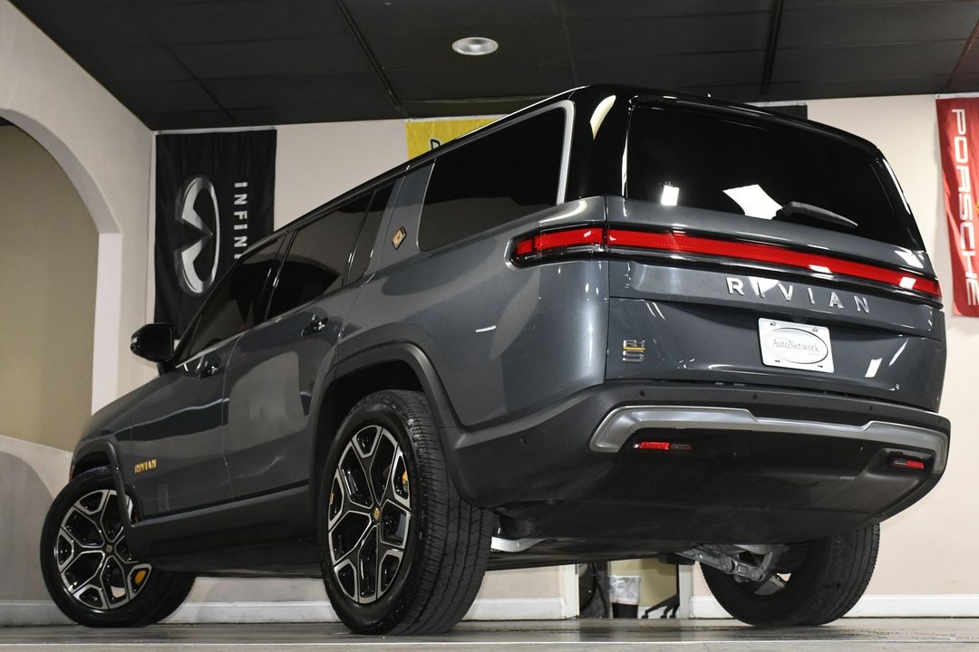2022 Rivian R1S