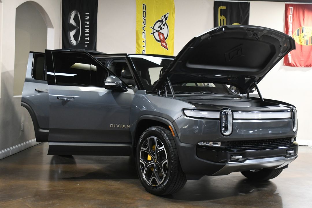2022 Rivian R1S