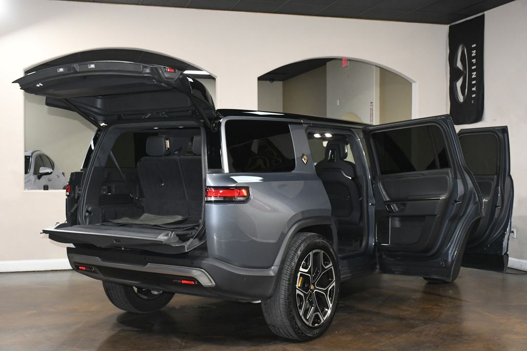2022 Rivian R1S