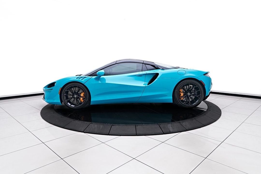 2025 McLaren Artura