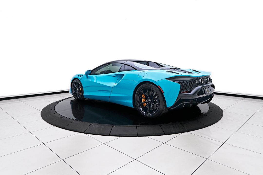 2025 McLaren Artura