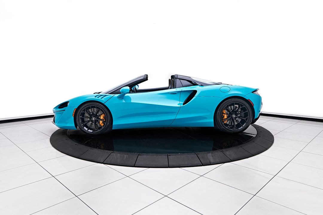 2025 McLaren Artura