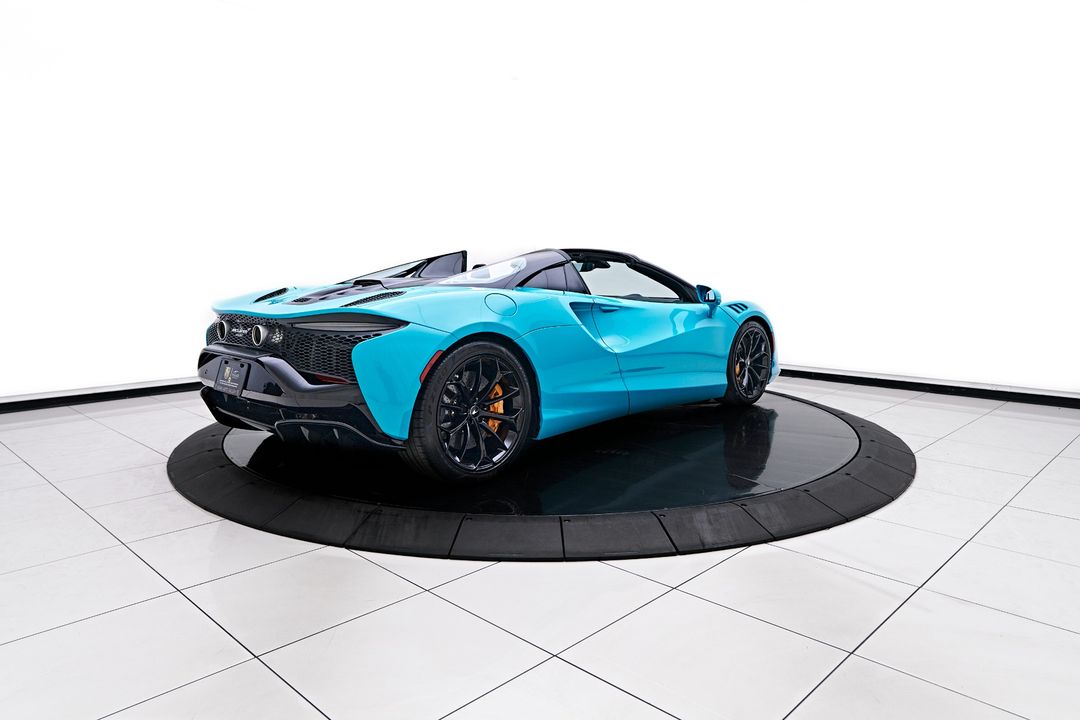 2025 McLaren Artura