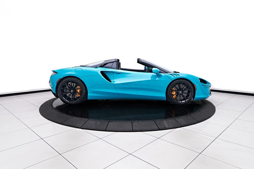2025 McLaren Artura