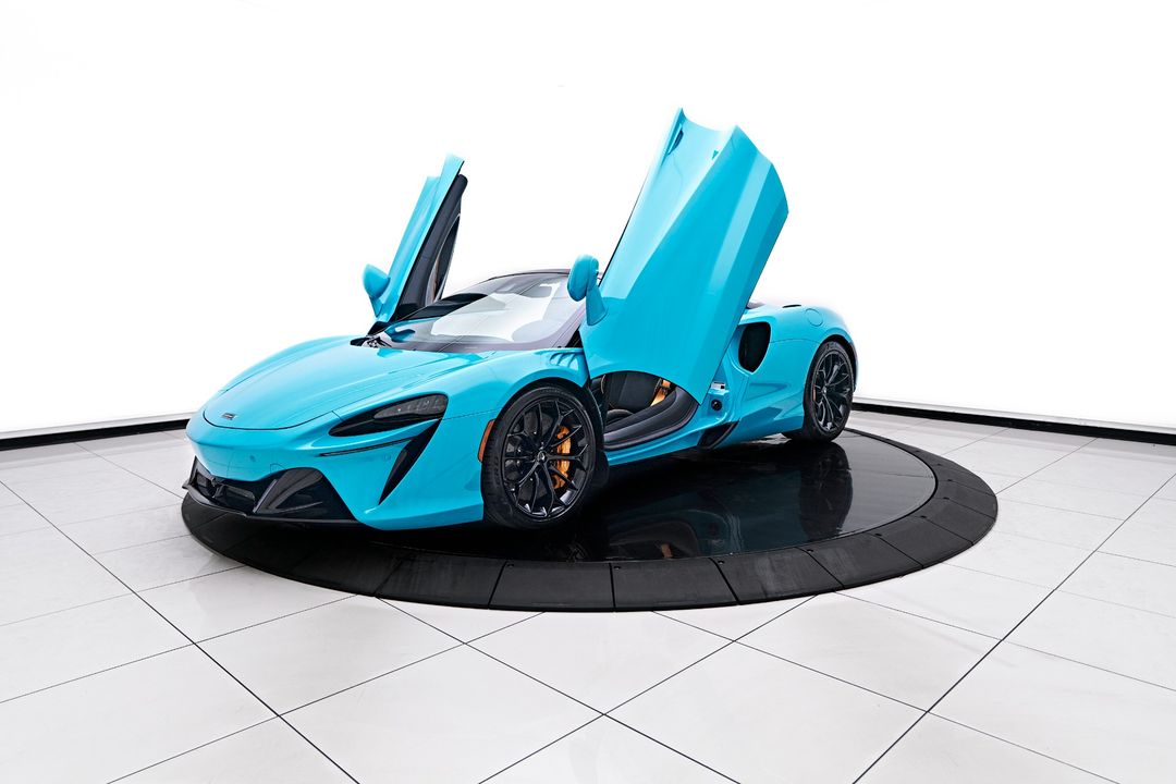 2025 McLaren Artura