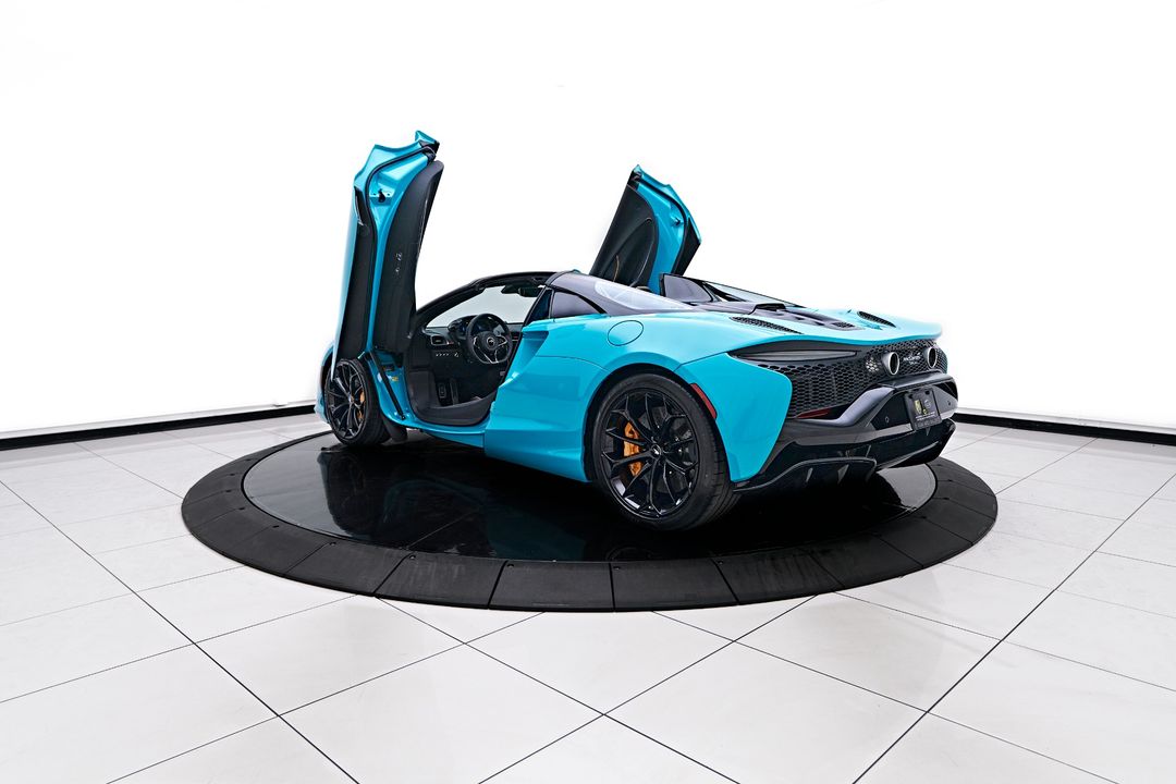 2025 McLaren Artura