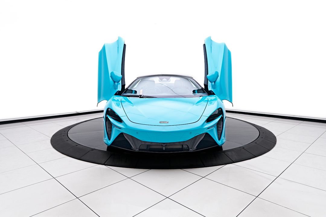 2025 McLaren Artura