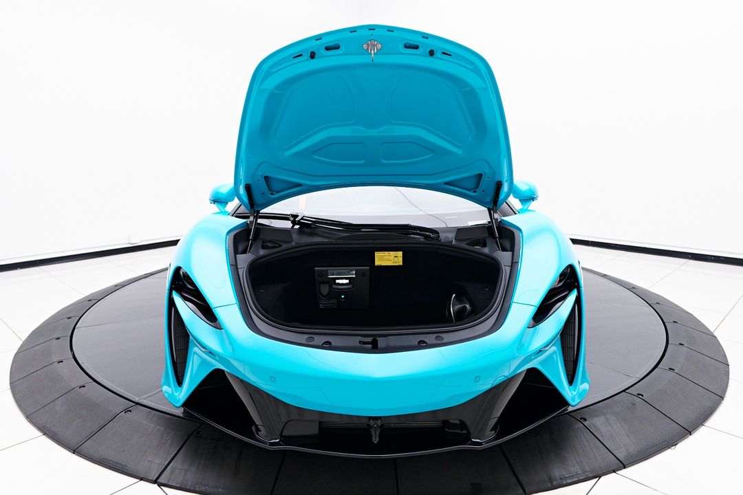2025 McLaren Artura
