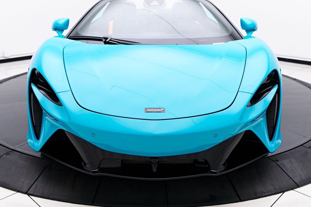 2025 McLaren Artura
