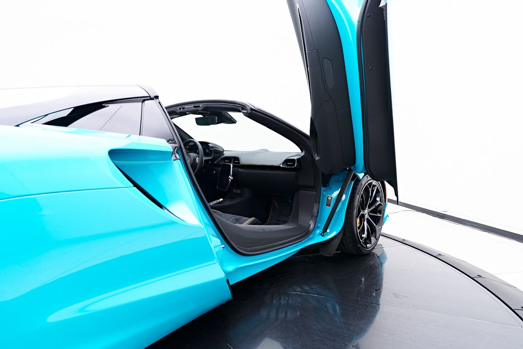 2025 McLaren Artura