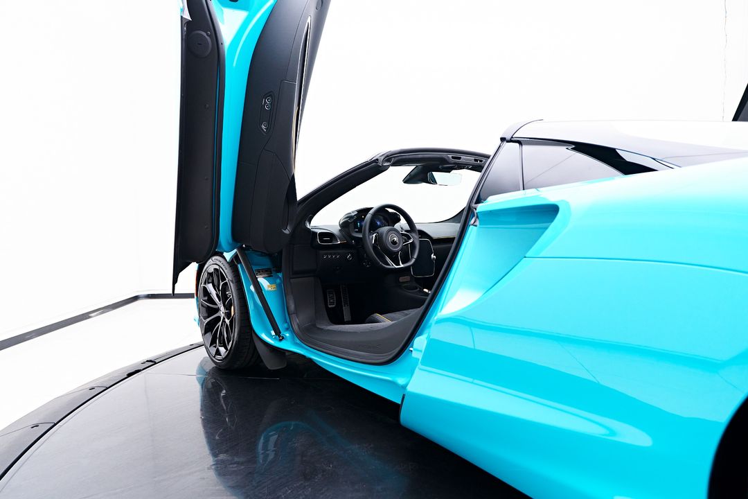 2025 McLaren Artura