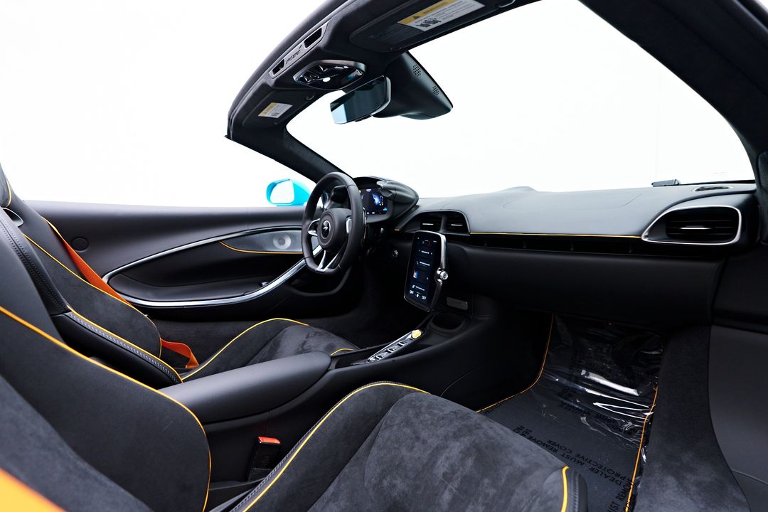 2025 McLaren Artura