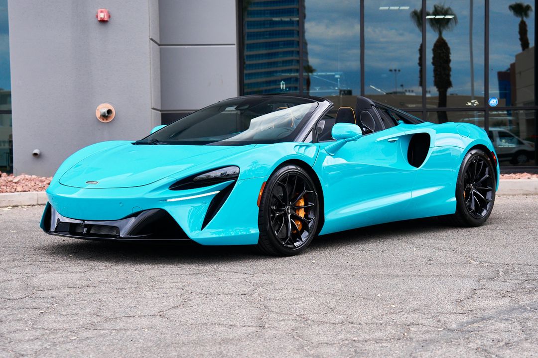 2025 McLaren Artura